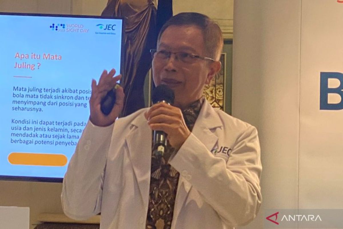 Dokter: Mata juling bisa saja disembuhkan dengan kacamata lalu operasi
